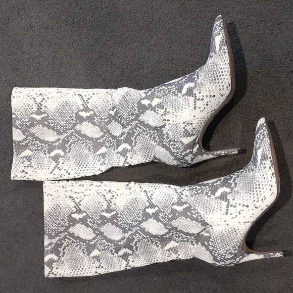 Bnwt Steve Madden sz 9 snake boots - Picture 5 of 8